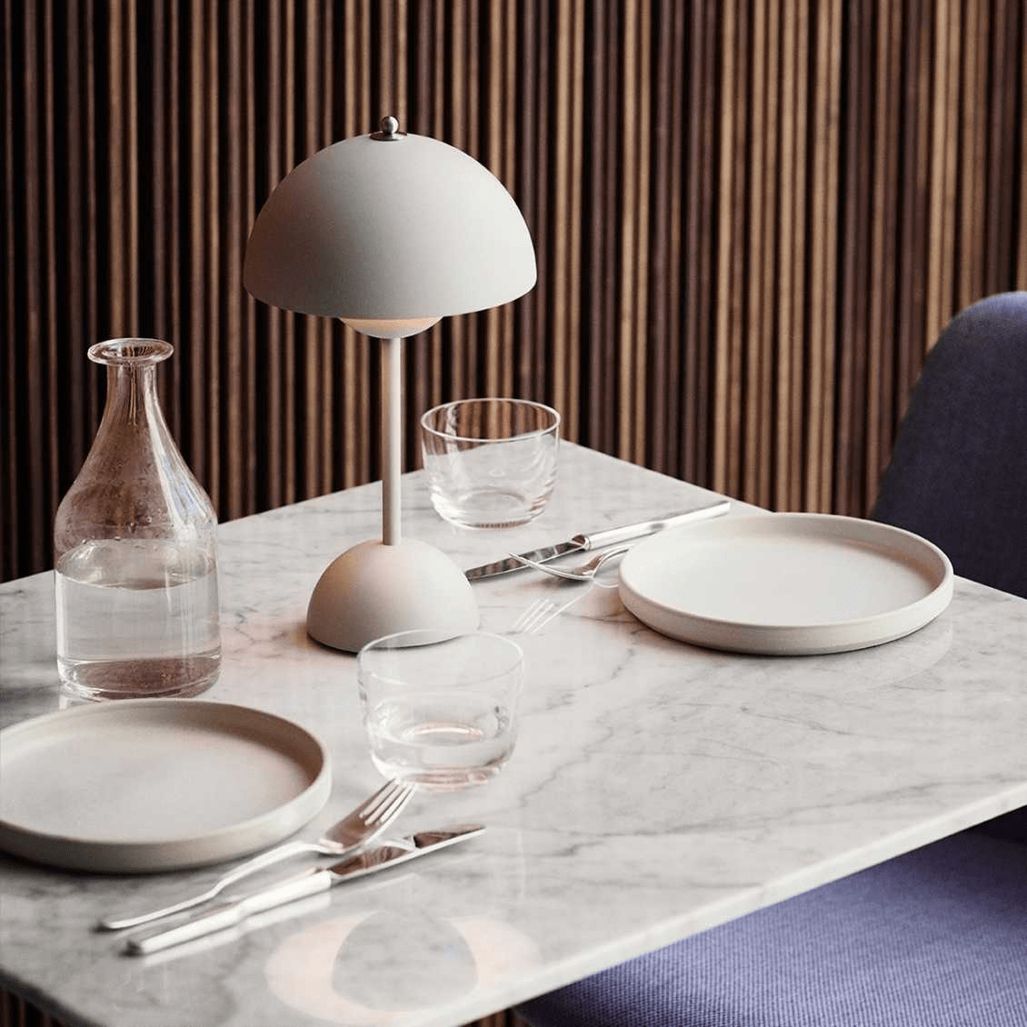 Lámpara LED de Escritorio – Simplicidad Moderna y Funcionalidad