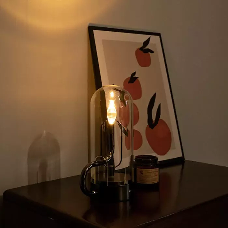 Lámpara de Mesa — Iluminación Cálida Efecto Llama