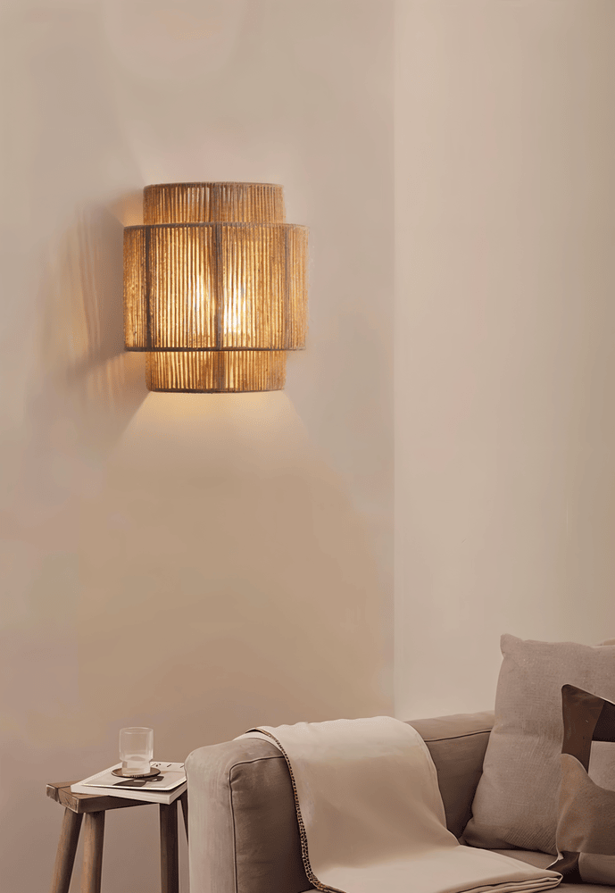 Ratanová nástenná lampa s odtieňom z konopného povrazu - prirodzené svetlo a autentický šarm