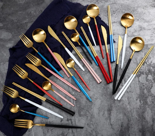 Set di Posate 24 Pezzi – Finitura Chic Per Tavola Raffinata