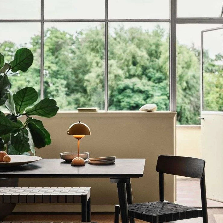 Draagbare Tafellamp – Modern Design en Mobiele Verlichting