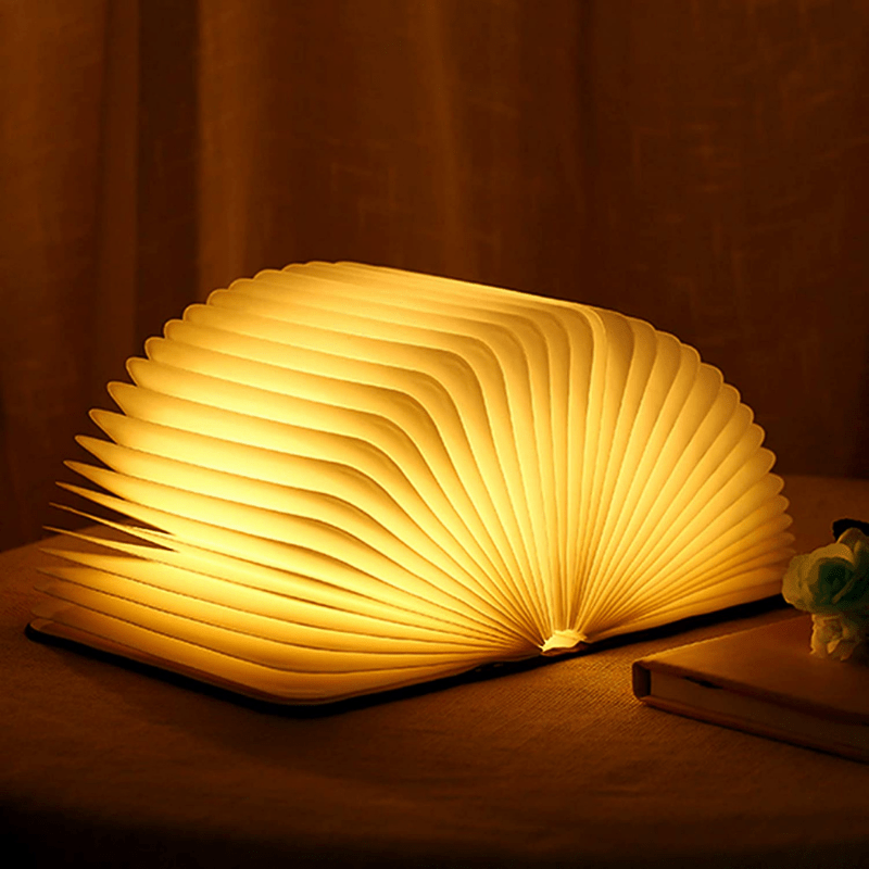 Stolní lampa ve tvaru knihy – Originalita a elegance
