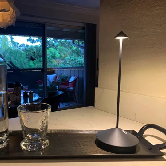 Lampa stołowa LED – bezprzewodowa i ładowalna