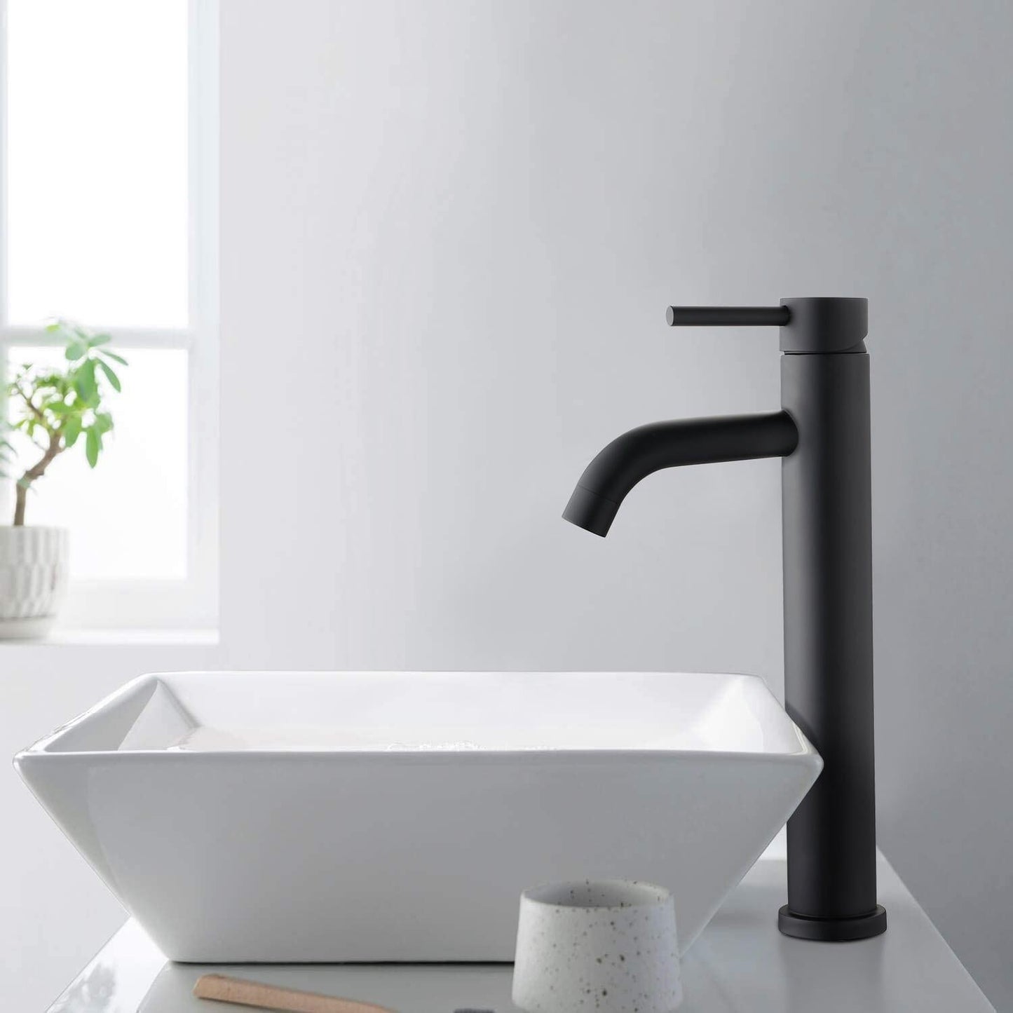 Torneira de Lavabo Elevada – Acabamento Elegante Preto Mate