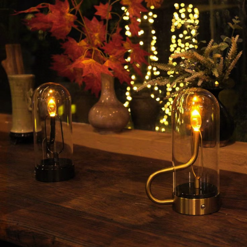 Lámpara de Mesa — Iluminación Cálida Efecto Llama