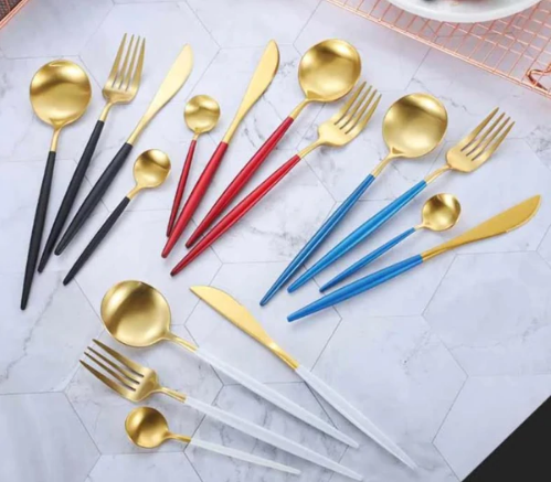 Set di Posate 24 Pezzi – Finitura Chic Per Tavola Raffinata