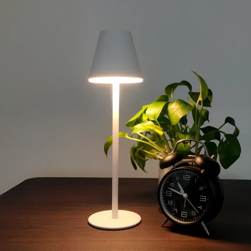 Trådløs Bordlampe – Moderne Design Og Bærbart Lys