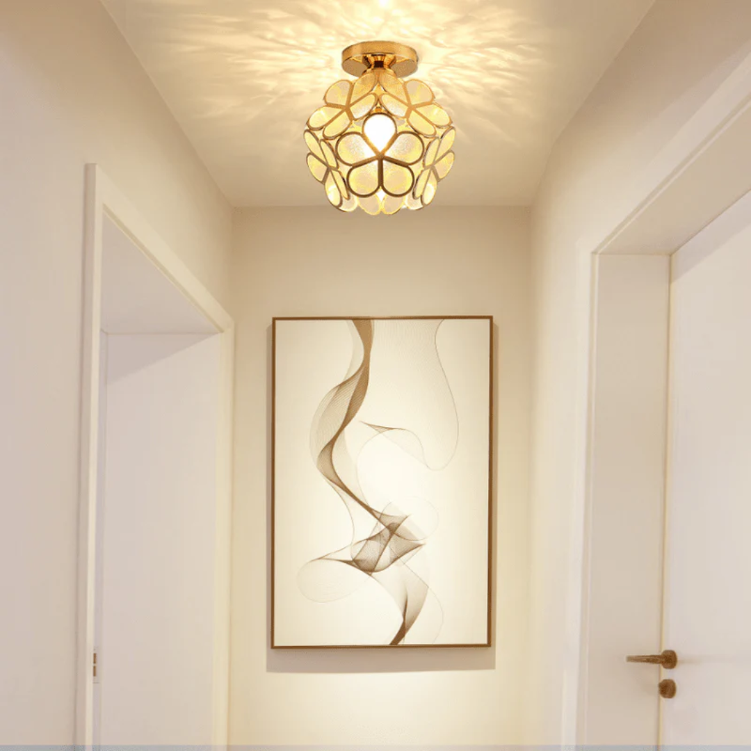 Lampa sufitowa w kształcie kwiatu – delikatny i nowoczesny design 