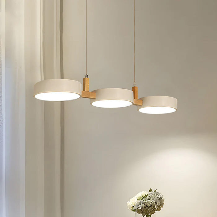 Moderní závěsné svítidlo z kovu – elegantní design a trendy osvětlení 