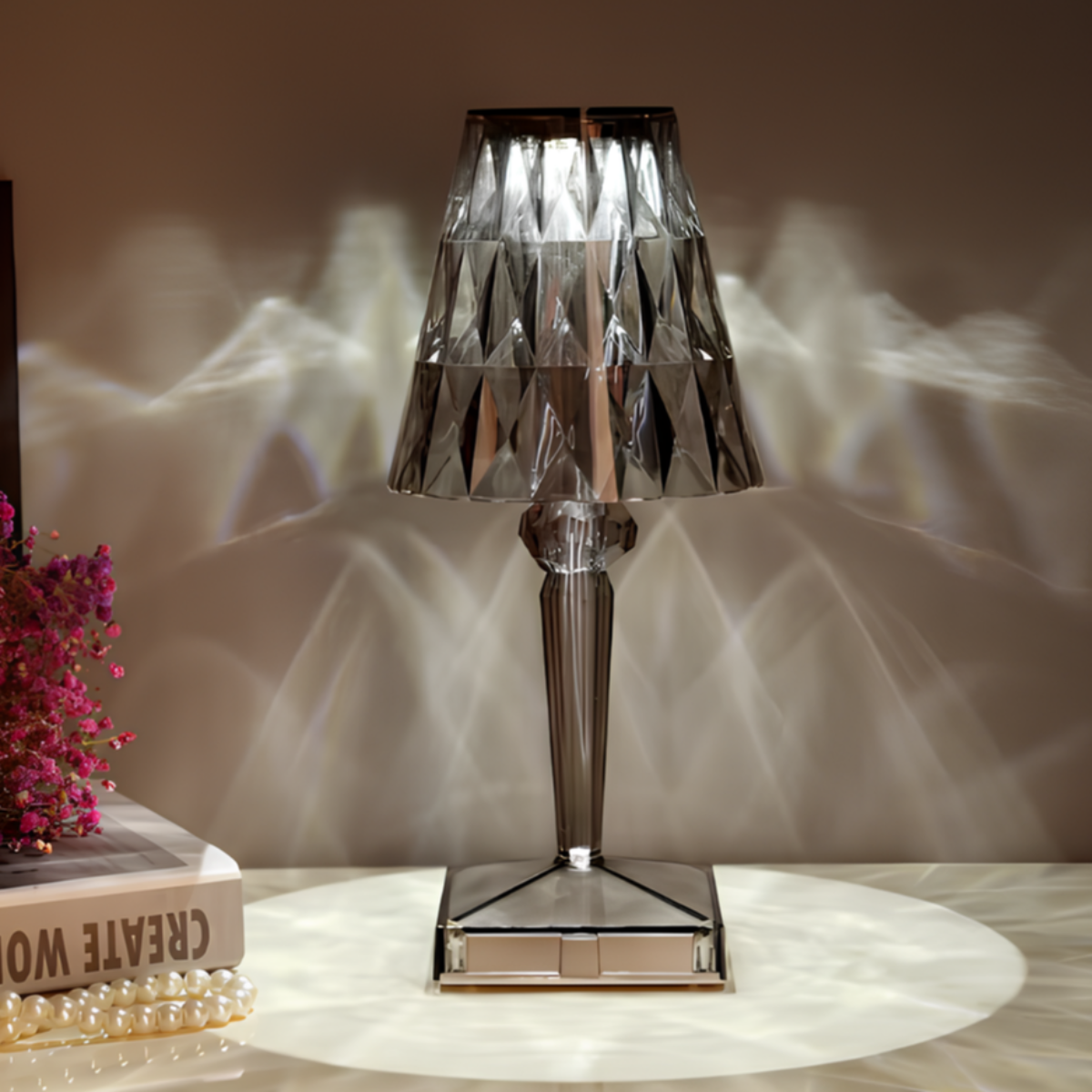 Lámpara de Mesa Cristalina – Elegancia Moderna y Ambiente Acogedor 