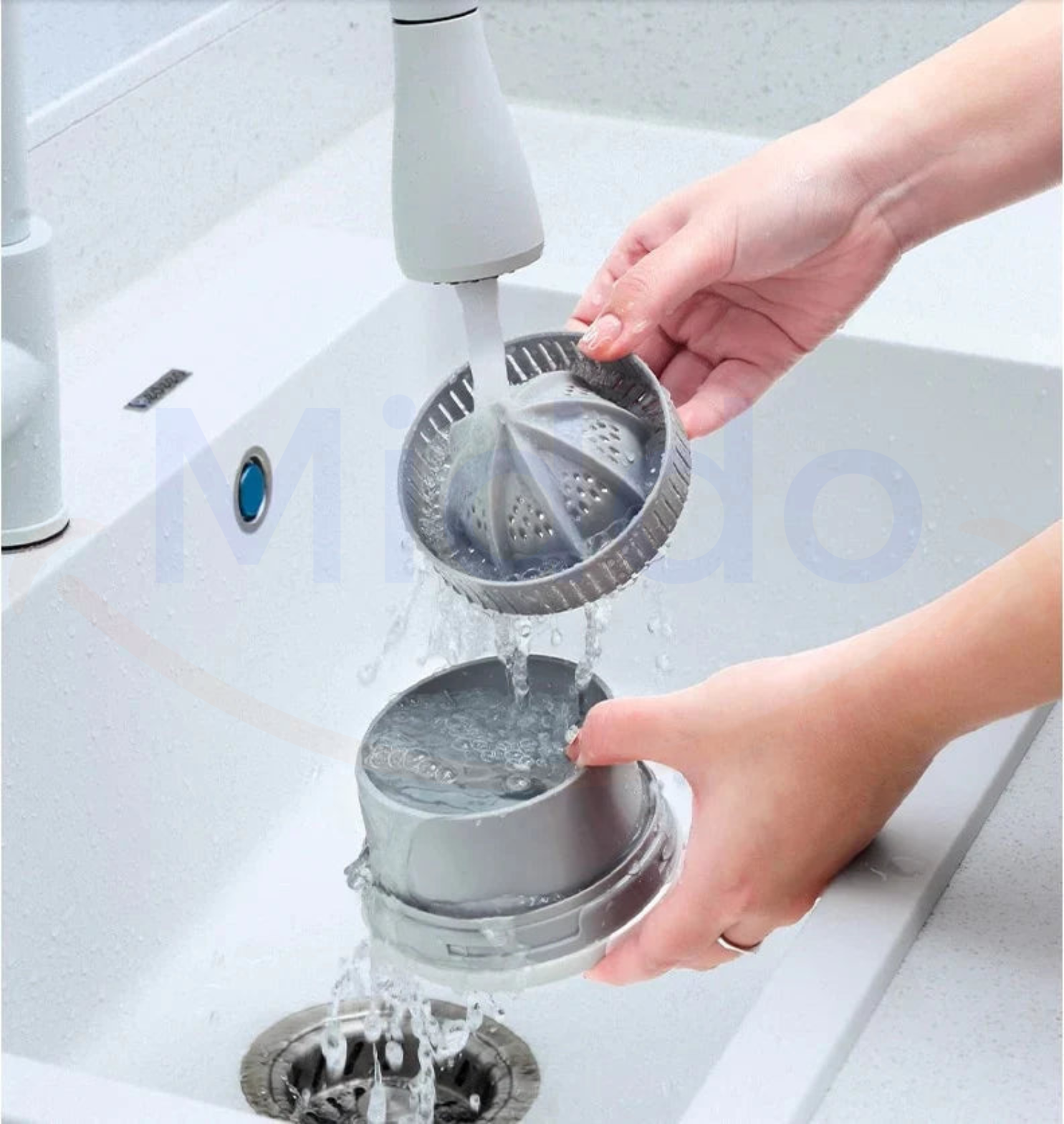 Extractor de Suc Compact – Prospețime și Gust la Îndemână 