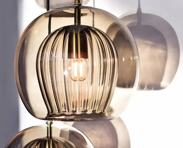 Esfera de cristal moderna - Luz suave y estilo refinado