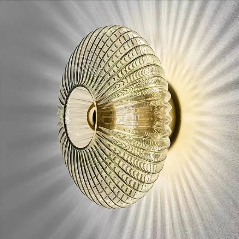 Aplica de perete elegantă – Ambianță luminoasă și sofisticată 