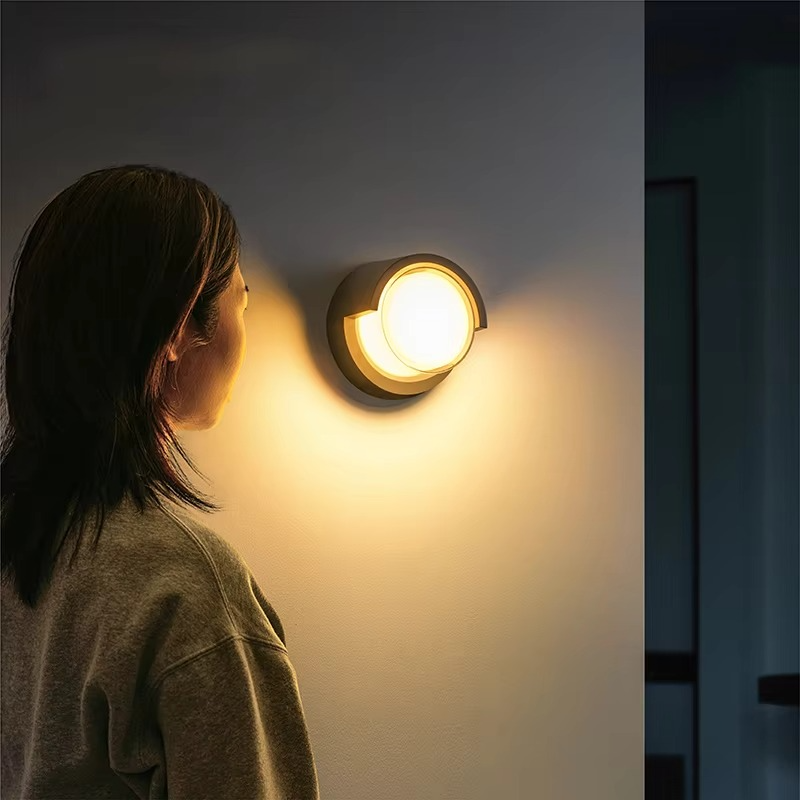 תאורת קיר LED חיצונית – בטיחות וחיסכון באנרגיה 