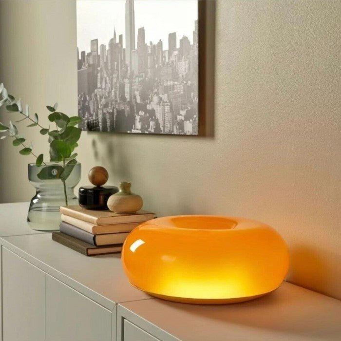 Vägg- och bordslampa - originalitet och förfining