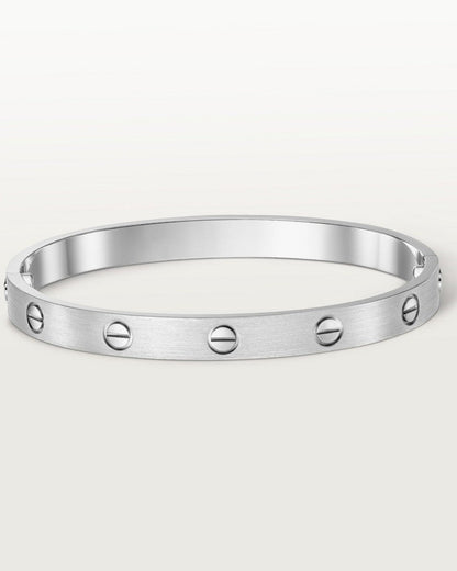 Bracelet Rigide – Finition Argentée Et Style Raffiné