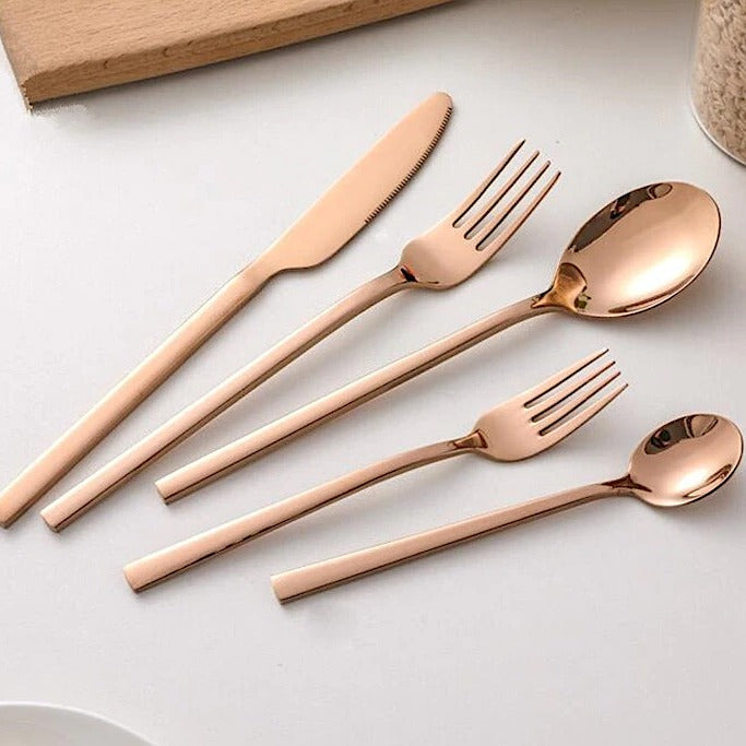 Juego de Cubiertos Completo – Piezas Elegantes Para Una Mesa Refinada 