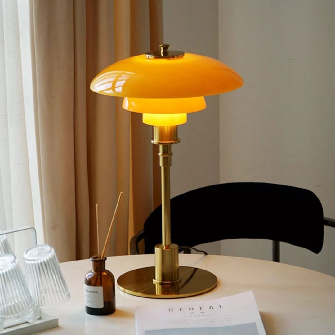 Skandináv Stílusú LED Asztali Lámpa – Lágy és Modern Fény 