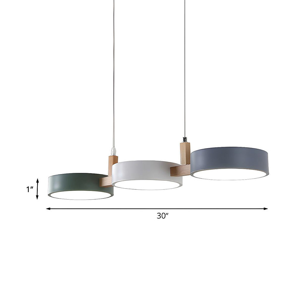 Moderní závěsné svítidlo z kovu – elegantní design a trendy osvětlení 
