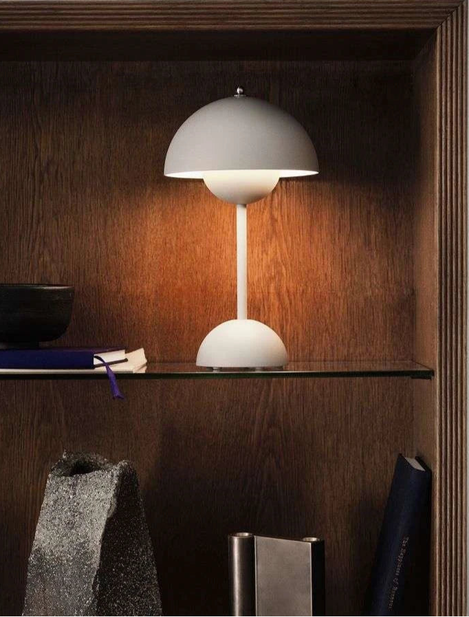 Portable Table Lamp – Modern Design and Nomadic Lighting 