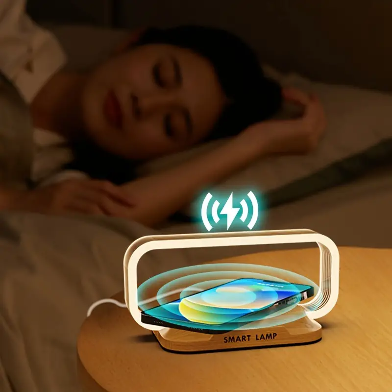 Lámpara de Mesa — Iluminación Moderna con Cargador Inalámbrico 