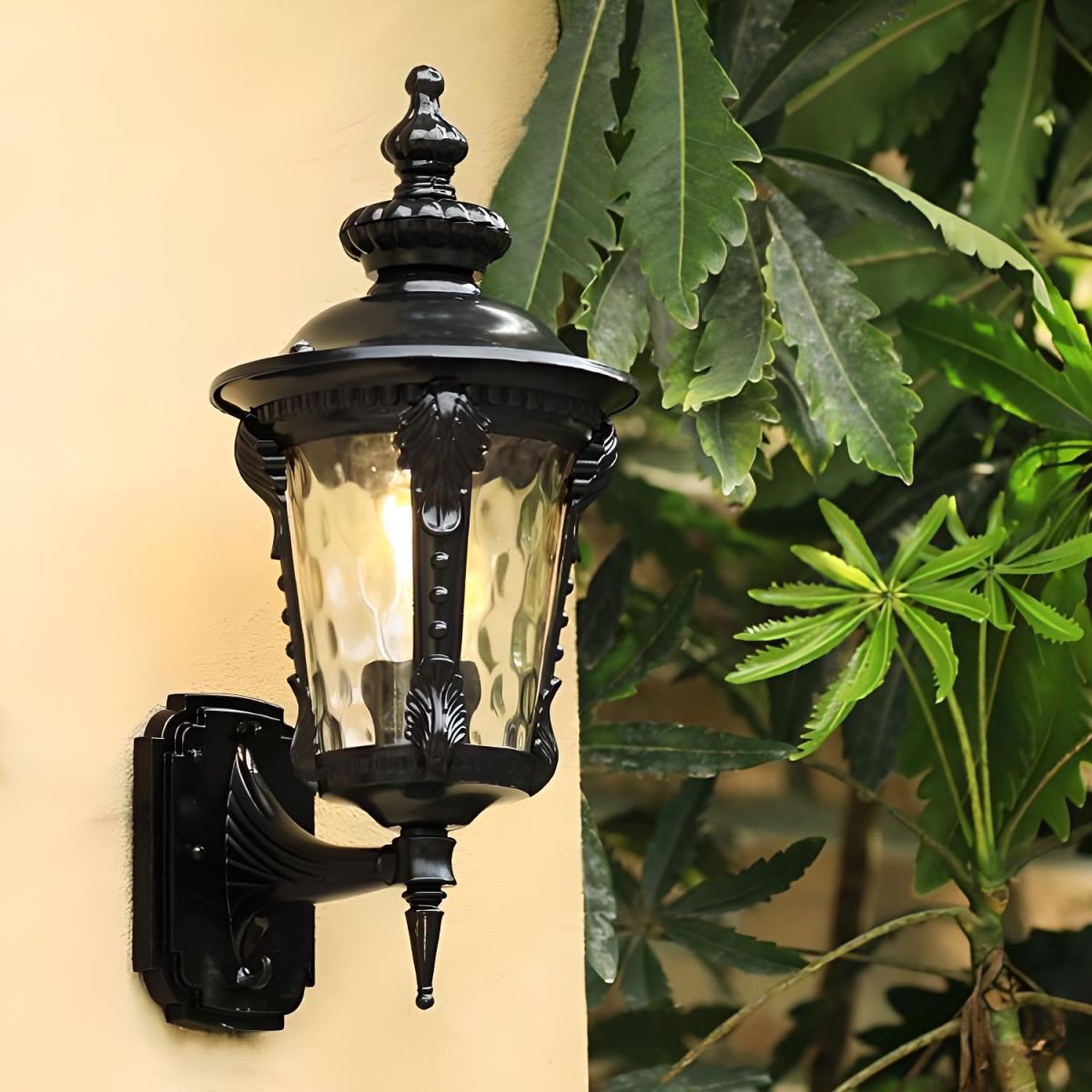 Vintage Glass Wall Lamp – Retro Style and Outdoor Resistance 