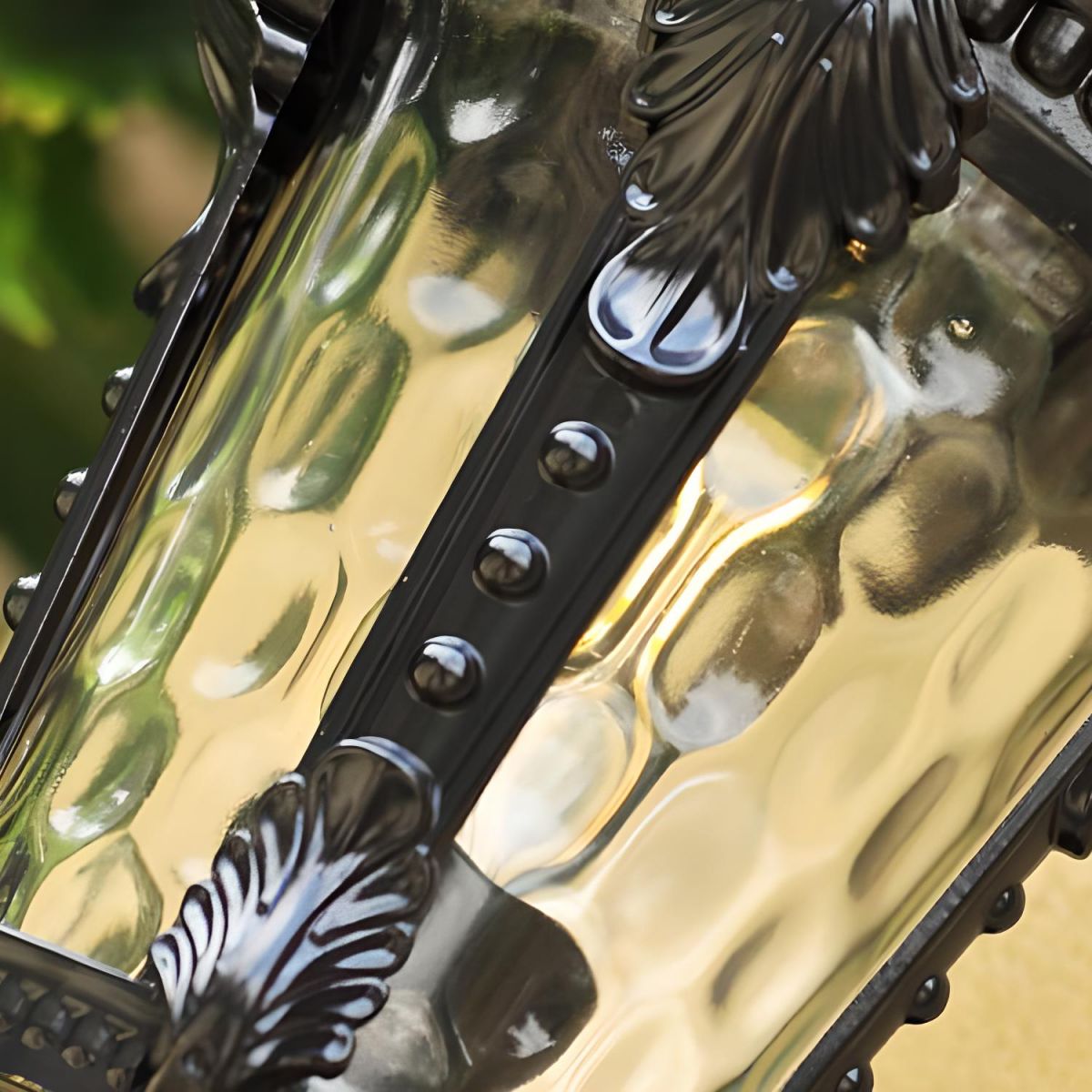 Vintage Glass Wall Lamp – Retro Style and Outdoor Resistance 
