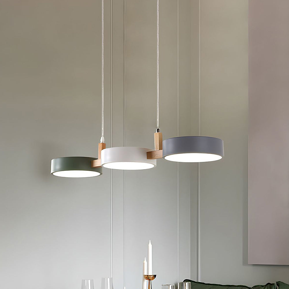 Moderní závěsné svítidlo z kovu – elegantní design a trendy osvětlení 