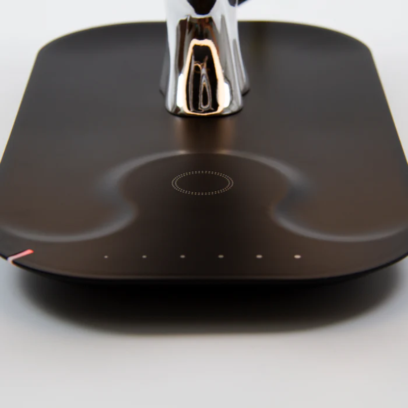 Multifunktionslampa— LED-ljus, Trådlös laddare och Bluetooth-ljud 