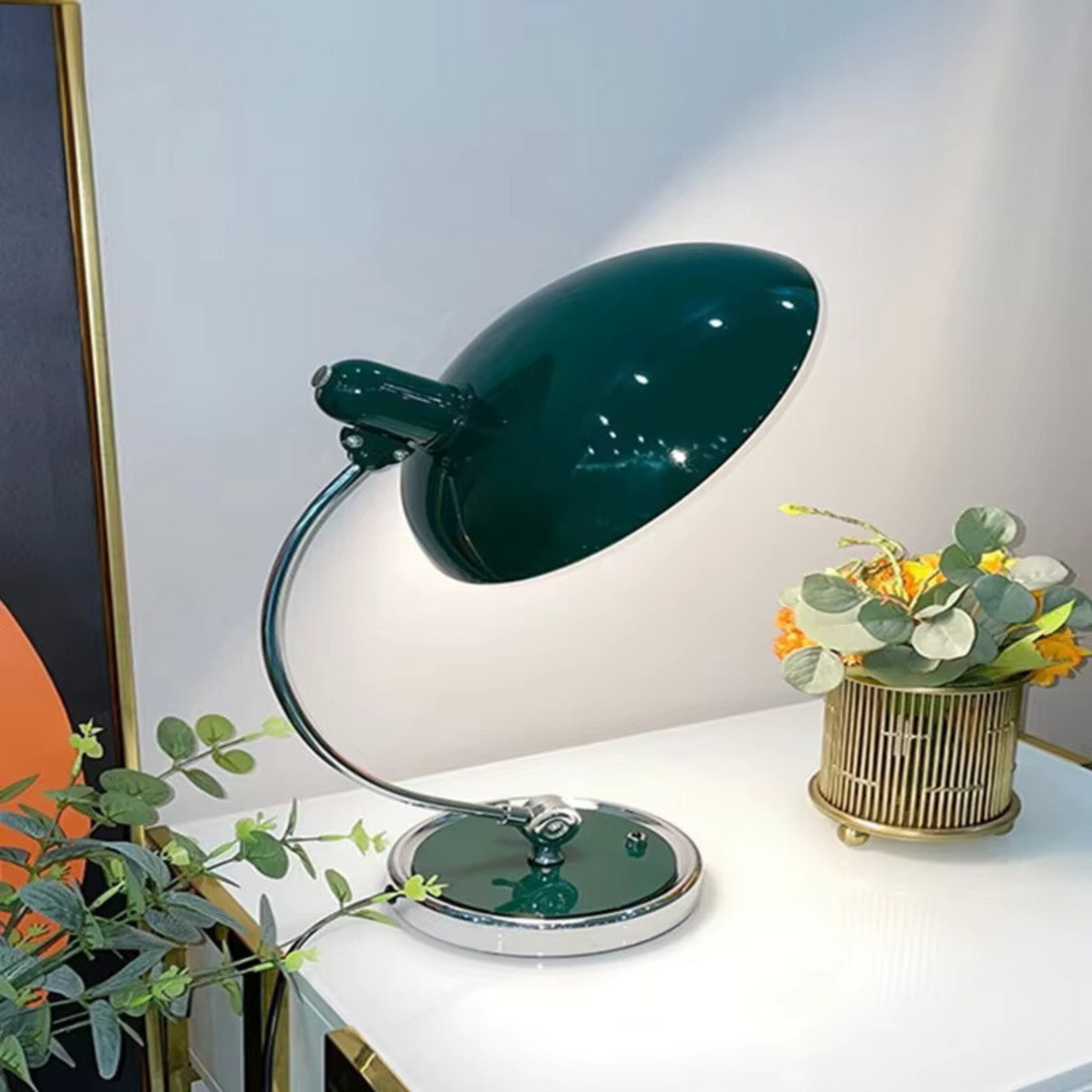 Moderne Schreibtischlampe – Eleganter Stil und stabile Struktur 